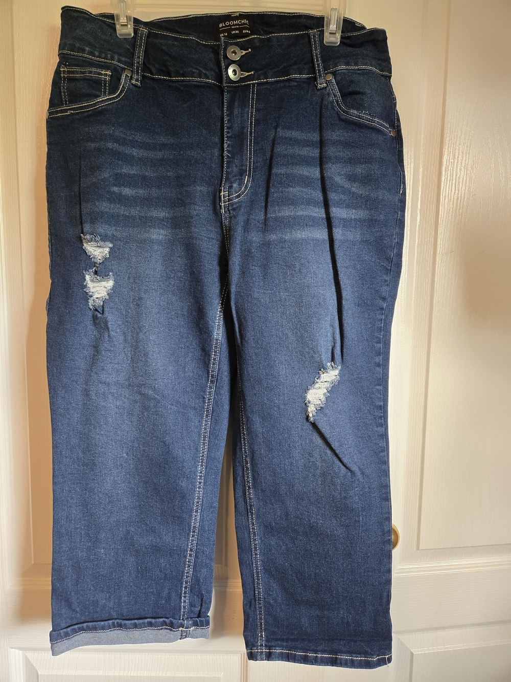 BloomChic Dark Wash Distressed Capri Jeans - Blue